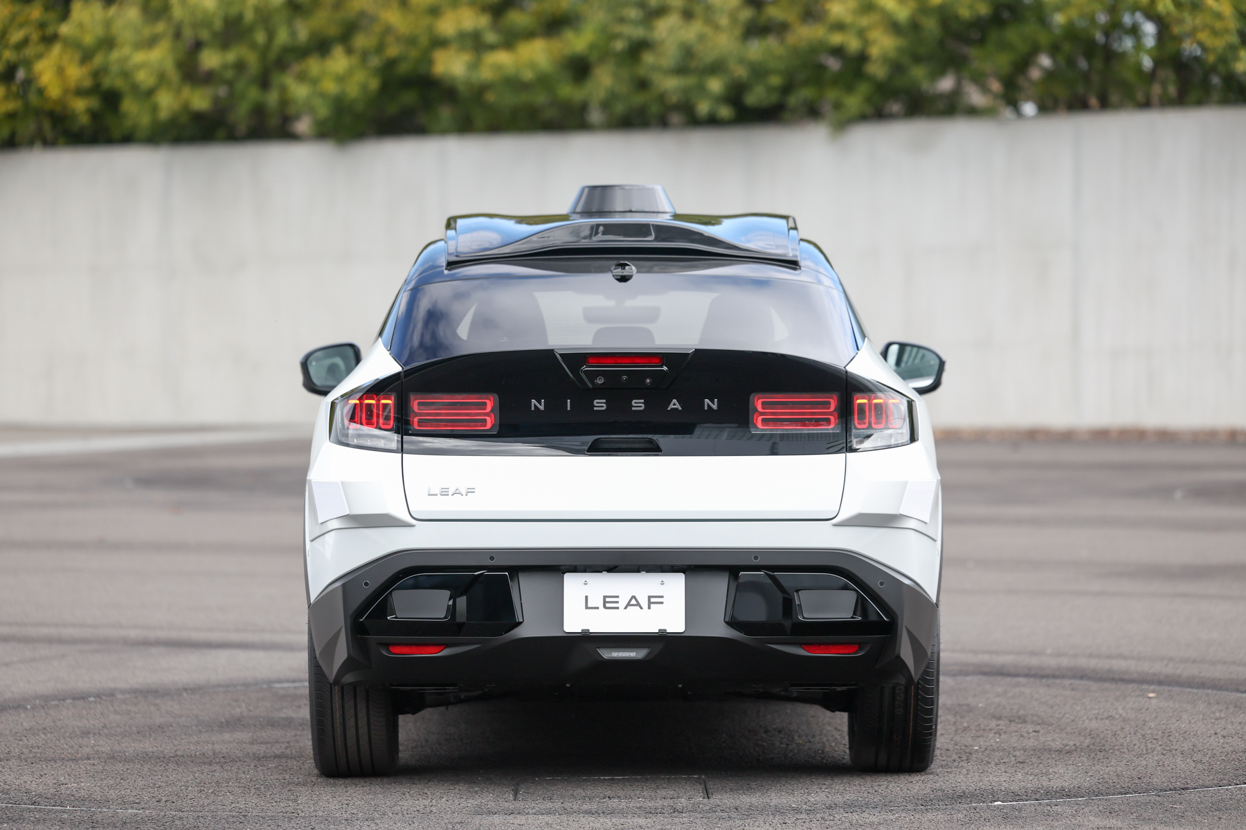 2603112-01_LEAF_robotaxi_05